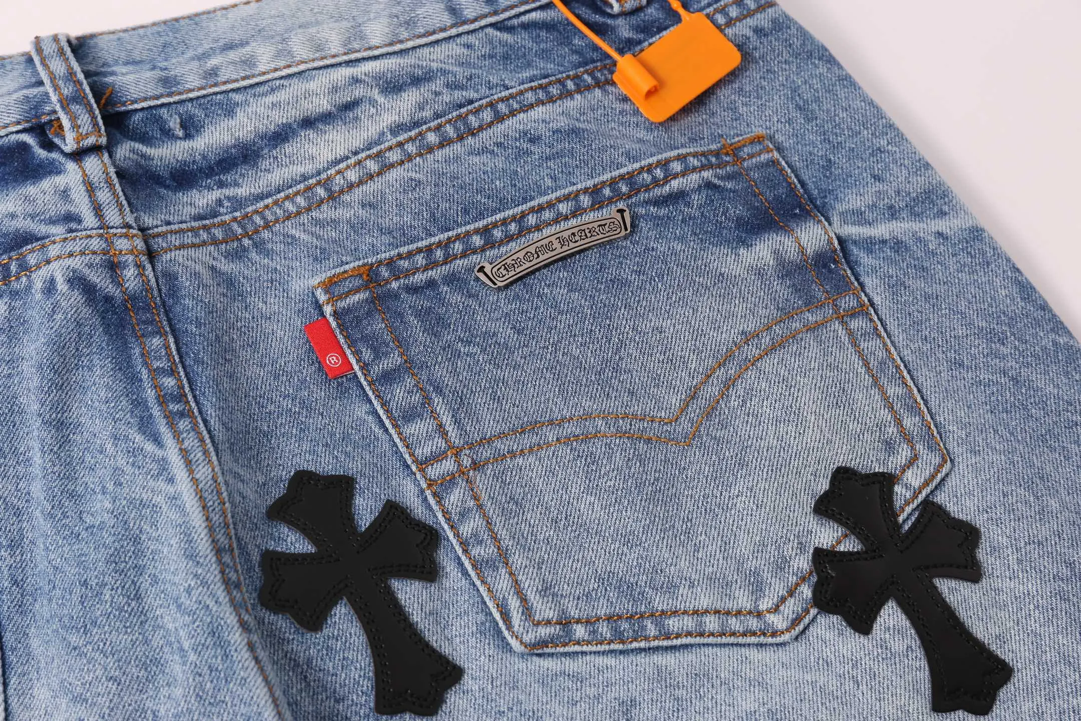 P280 Style No.: H882 Chrome Heart & Chrome Heart Blue Pants Colored Leather Heavy Duty Jeans ChromeHearts#Design Jeans Invincible Texture Ceiling-Level Jeans Hard to Find at the Counter‼ ️ Cross patchwork leather jeans, top-notch heavy-duty washing process, calfskin laser-cut cross, distressed silver hardware, straight version to make the upper body slimmer, that lesbian style Color: blue Size: 28-30-32-34-36